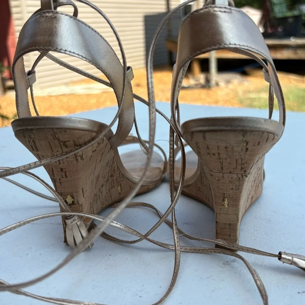 Lilly Pulitzer Aria Wedge Sandals Metallic Gold Cork Heels Size 8.5